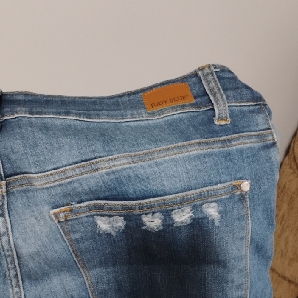 Judy Blue Distressed Boyfriend Jeans in Classic Blue - Picture 3 of 6